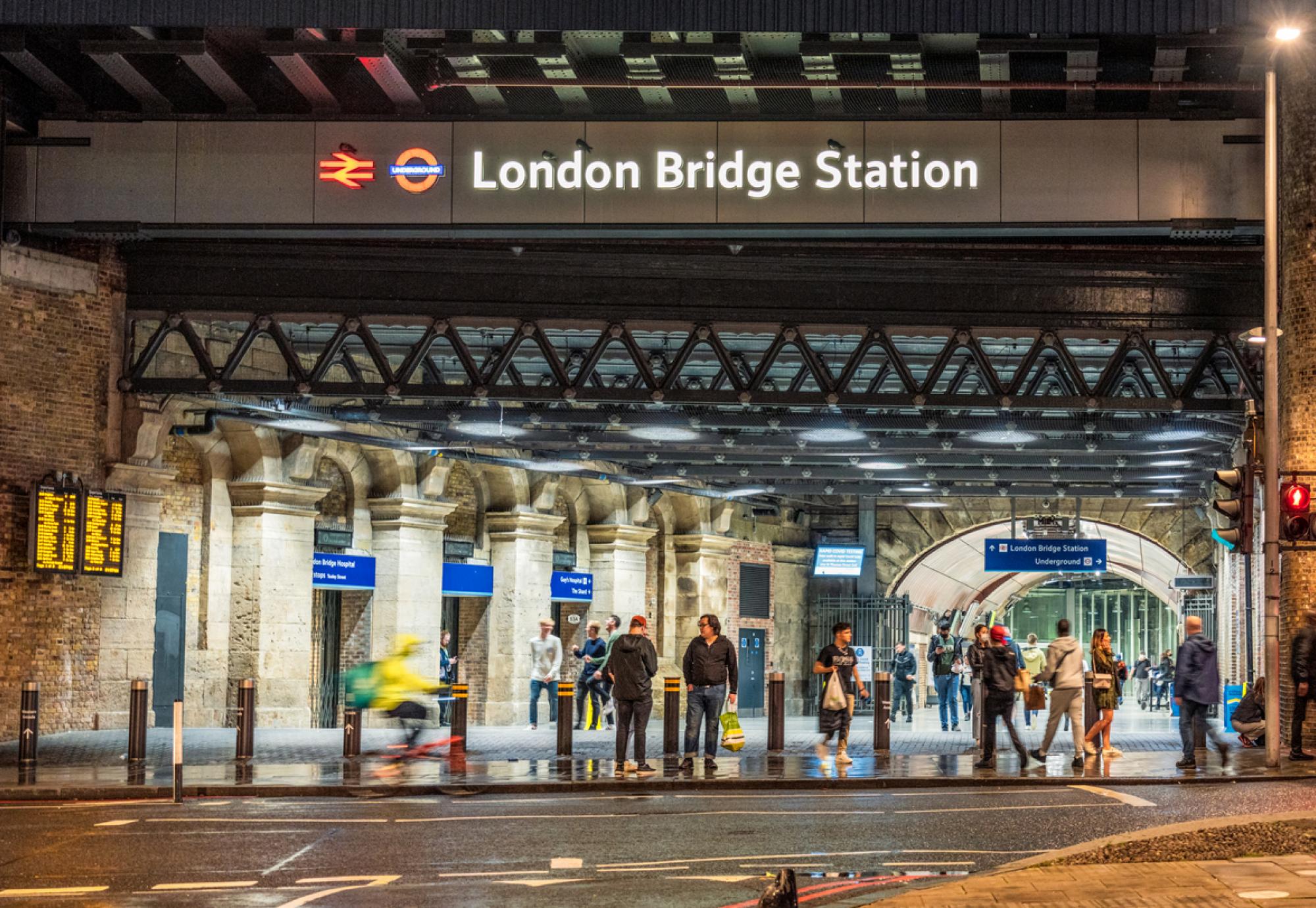 London Bridge station forced into closure from catastrophic blaze